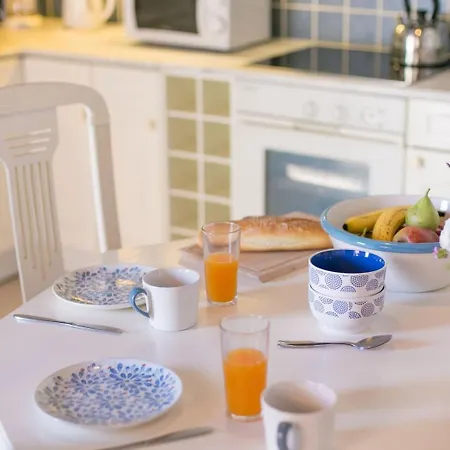 Villa Thalassa 2 Cozy Greek Comfort Private Shaded Courtyard Outdoor Dining Bbq Steps From